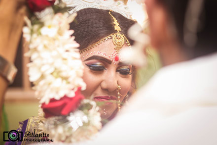 Candid Wedding Photography of A Bengali Couple